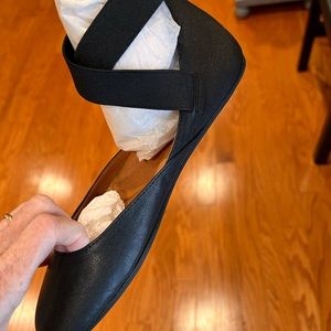 Gentle Soul new black size 9 leather in original box never worn